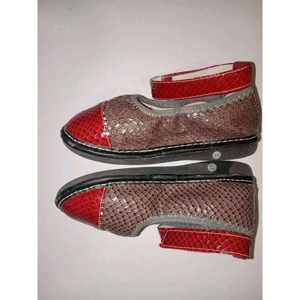 Hide and Squeak Multi Color Mary Janes girls‎ size 9